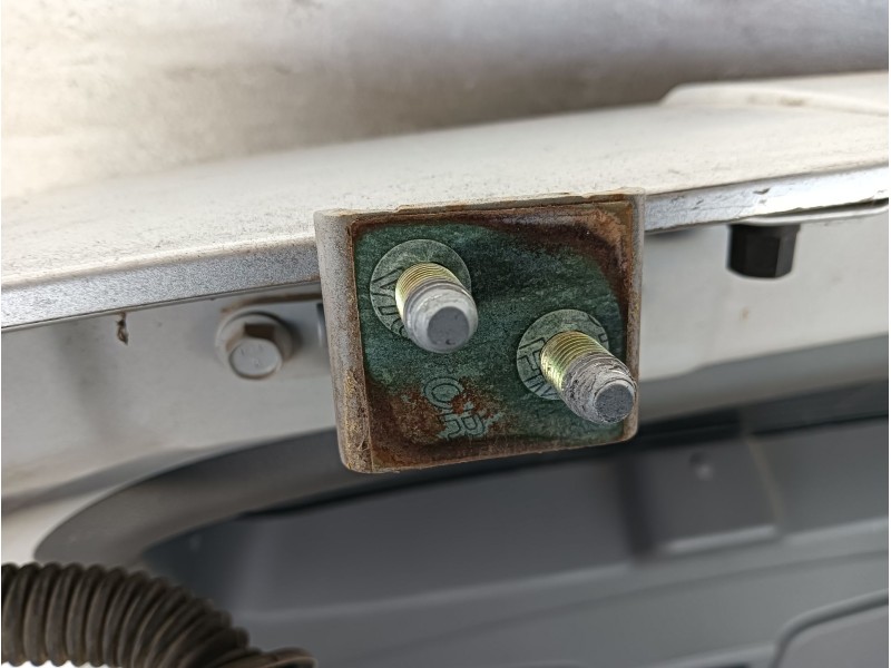 Recambio de porton trasero para ssangyong kyron 200 xdi limited referencia OEM IAM COMPLETO  