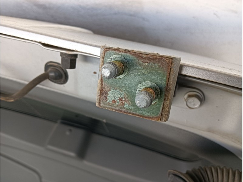 Recambio de porton trasero para ssangyong kyron 200 xdi limited referencia OEM IAM COMPLETO  