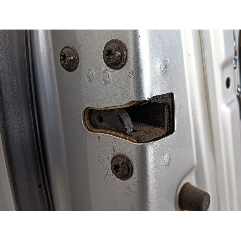 Recambio de puerta delantera izquierda para ssangyong kyron 200 xdi limited referencia OEM IAM   