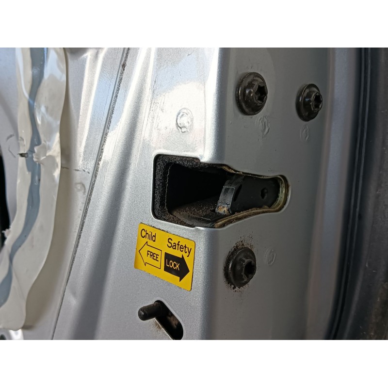 Recambio de puerta trasera derecha para ssangyong kyron 200 xdi limited referencia OEM IAM   