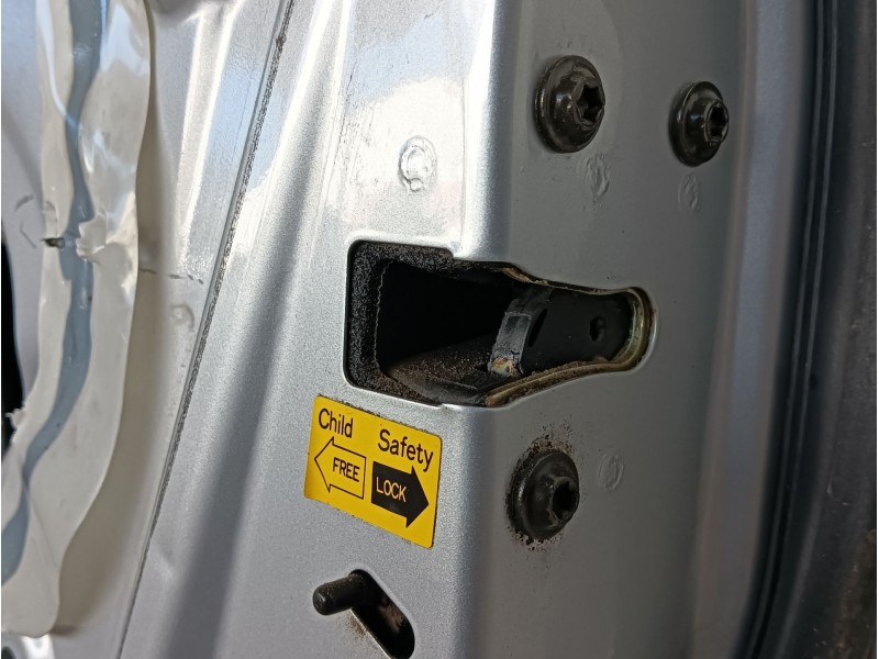 Recambio de puerta trasera derecha para ssangyong kyron 200 xdi limited referencia OEM IAM   