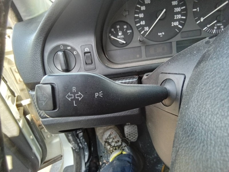 Recambio de mando intermitentes para bmw serie 5 berlina (e39) 525d referencia OEM IAM 8363668K 01104010 