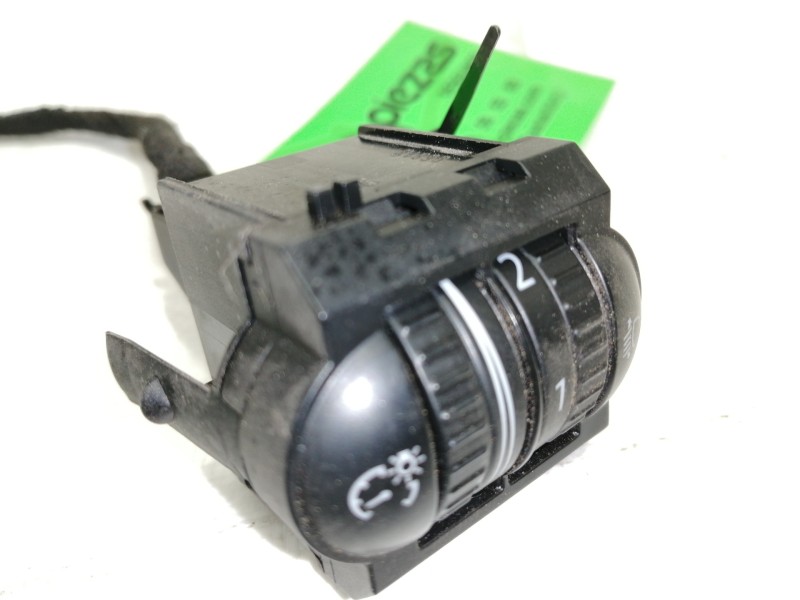 Recambio de no identificado para volkswagen golf vi (5k1) rabbit bluemotion referencia OEM IAM 5K0941333 REGULADOR DE LUCES 0681