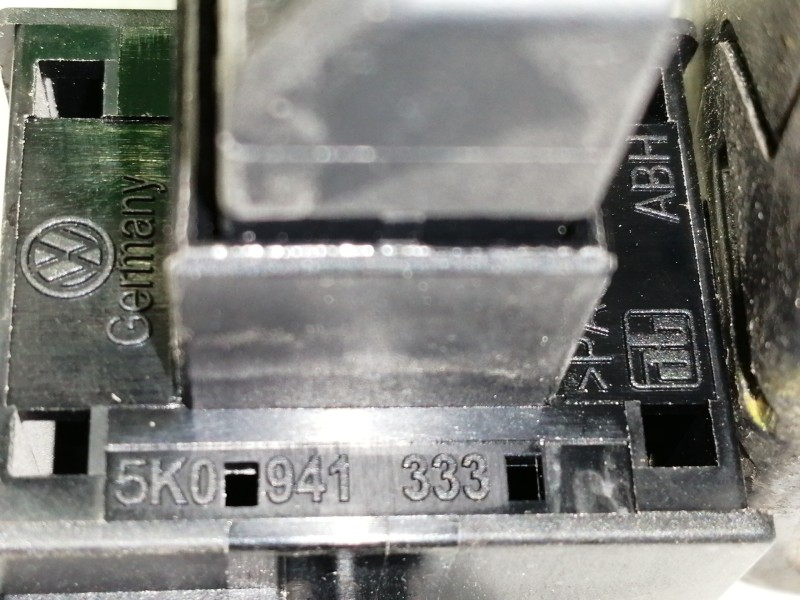 Recambio de no identificado para volkswagen golf vi (5k1) rabbit bluemotion referencia OEM IAM 5K0941333 REGULADOR DE LUCES 0681