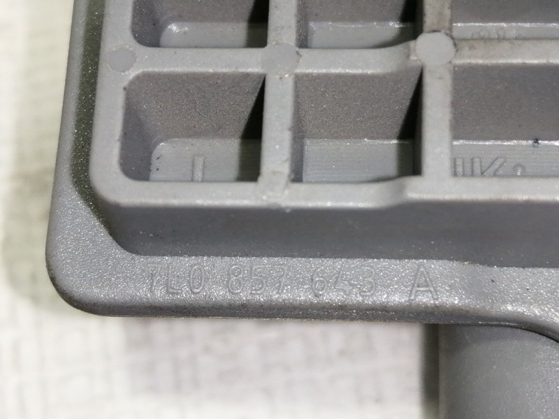 Recambio de no identificado para volkswagen touareg (7l6) v6 tdi referencia OEM IAM 7L0857608A  