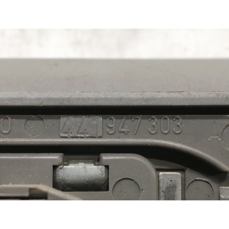 Recambio de no identificado para audi 100 berlina (c4) quattro referencia OEM IAM 4A0857607 ASIDERO TRASERO DERECHO 441947303