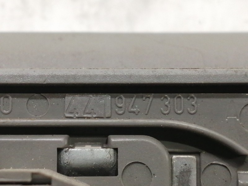 Recambio de no identificado para audi 100 berlina (c4) quattro referencia OEM IAM 4A0857607 ASIDERO TRASERO DERECHO 441947303