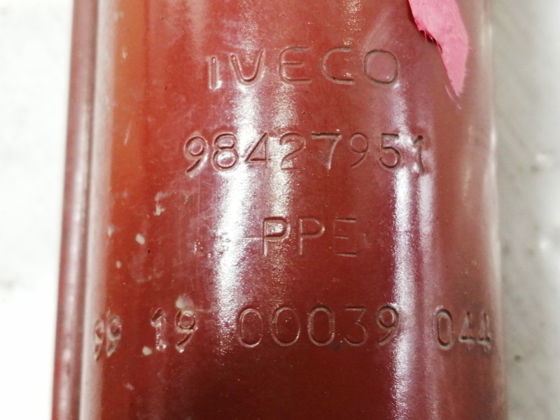 Recambio de no identificado para iveco camion 60e12 lm3c6012 referencia OEM IAM 98427951  BRAZO CILINDRO ELEVACION CABINA