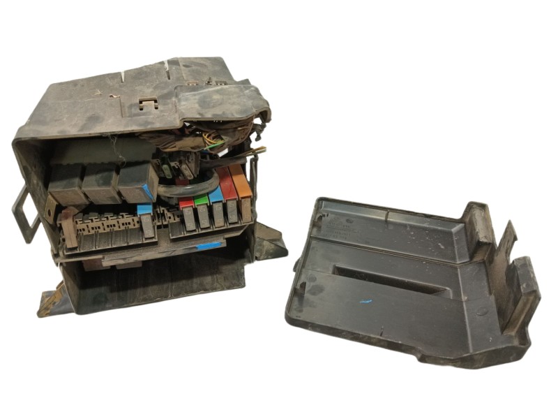 Recambio de caja reles / fusibles para nissan primastar (x83) caja cerrada batalla larga 2,94t referencia OEM IAM 91165778 82000
