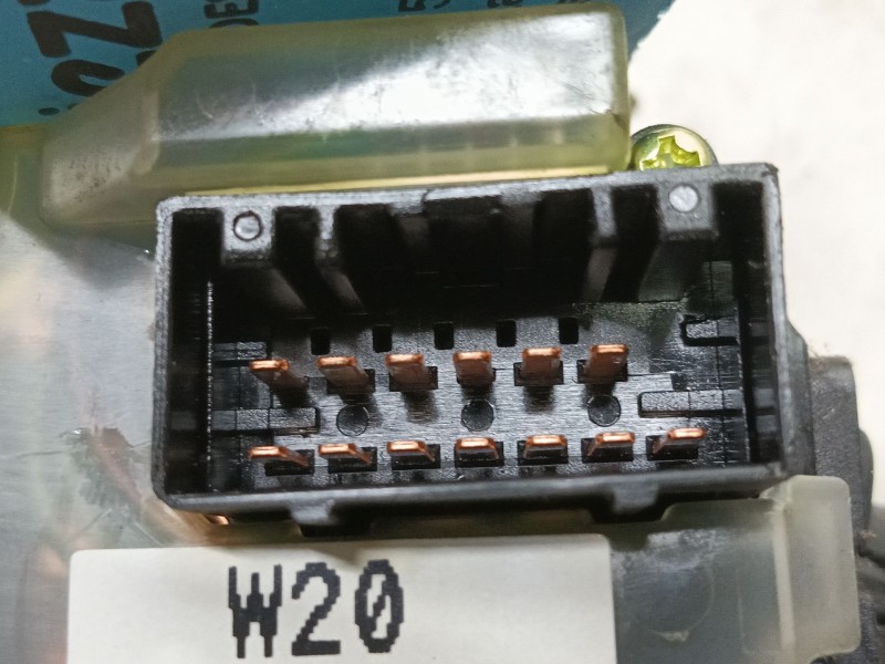 Recambio de mando limpia para kia pro_cee´d emotion referencia OEM IAM 3693PA 93421H200 