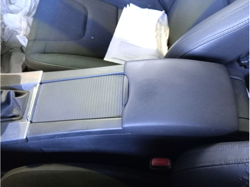 Recambio de apoyabrazos central para volvo s60 ii (134) d3 referencia OEM IAM   