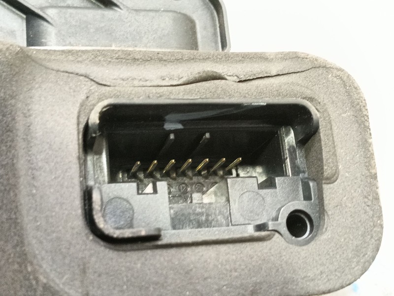 Recambio de cerradura puerta trasera derecha para volkswagen jetta iv (162, 163, av3, av2) 1.6 tdi referencia OEM IAM   