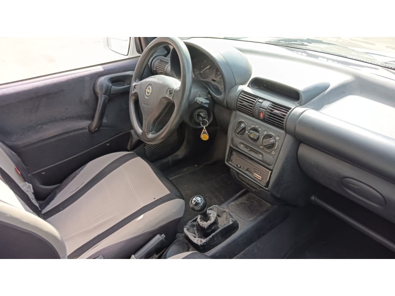 opel corsa b (s93) del año 2000