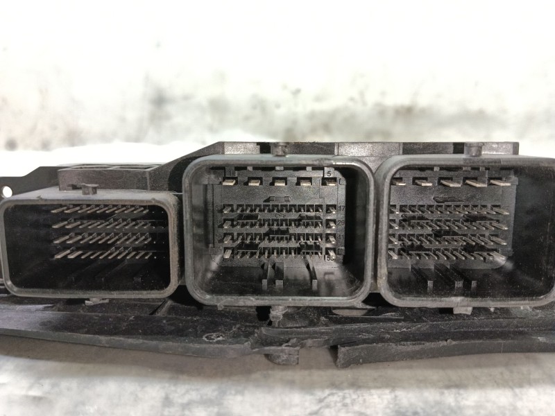 Recambio de centralita motor uce para citroën c3 selection referencia OEM IAM 0281017337 9666729680 9676833080