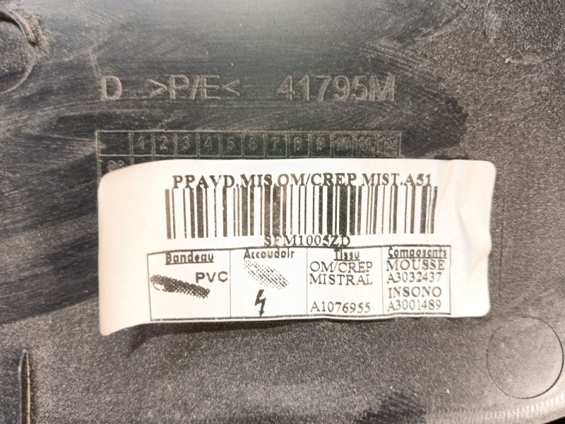 Recambio de guarnecido puerta delantera derecha para citroën c3 selection referencia OEM IAM   