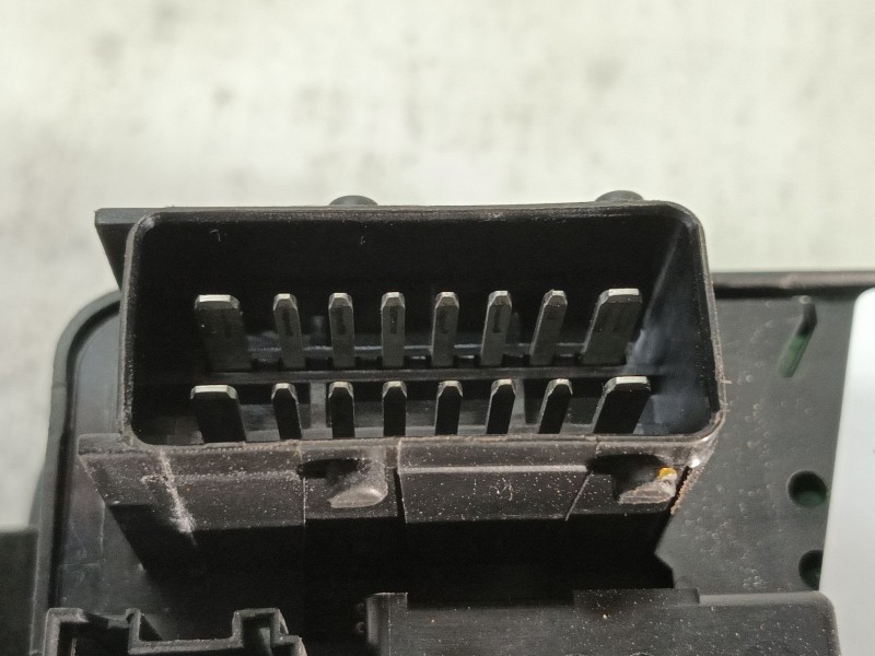 Recambio de mando elevalunas delantero izquierdo para citroën c3 selection referencia OEM IAM 529076433 96637530XT 28232429