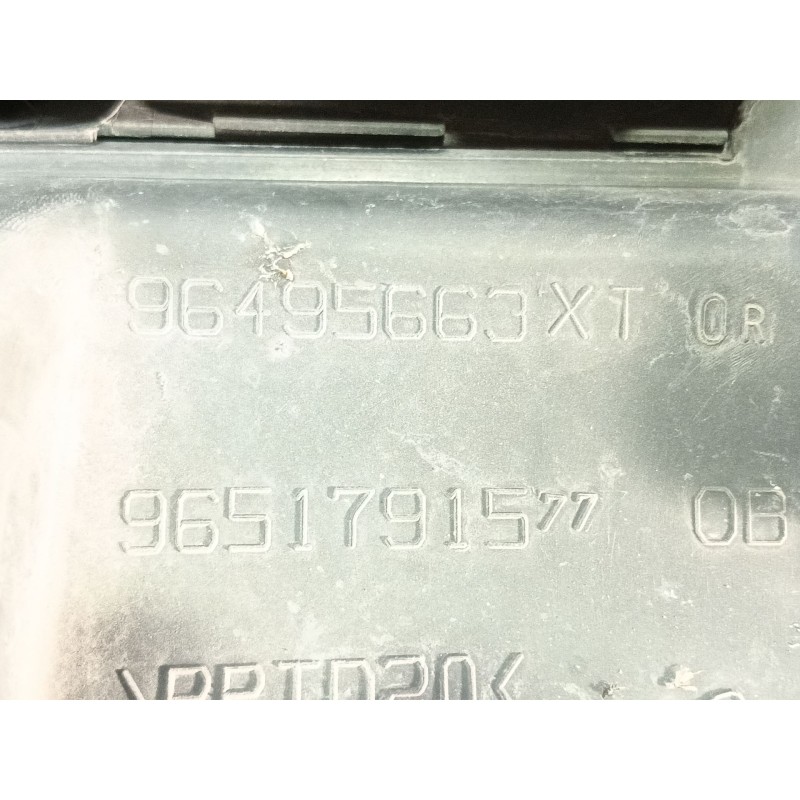 Recambio de rejilla delantera para peugeot 206 berlina x-line clim referencia OEM IAM   