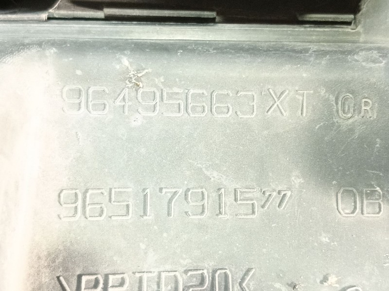 Recambio de rejilla delantera para peugeot 206 berlina x-line clim referencia OEM IAM   