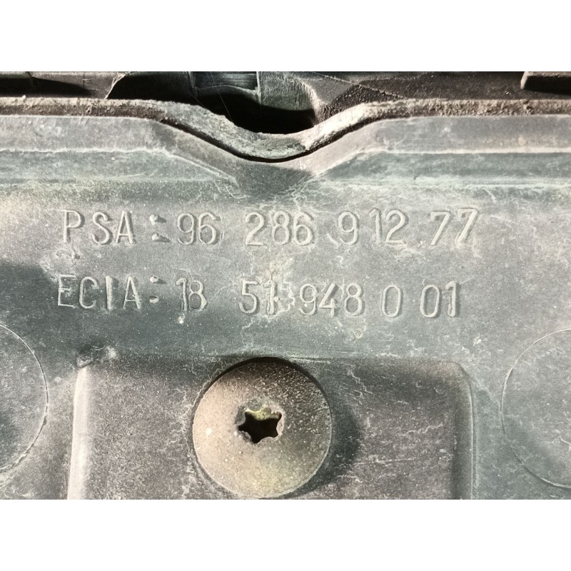 Recambio de rejilla delantera para peugeot 206 berlina x-line clim referencia OEM IAM   