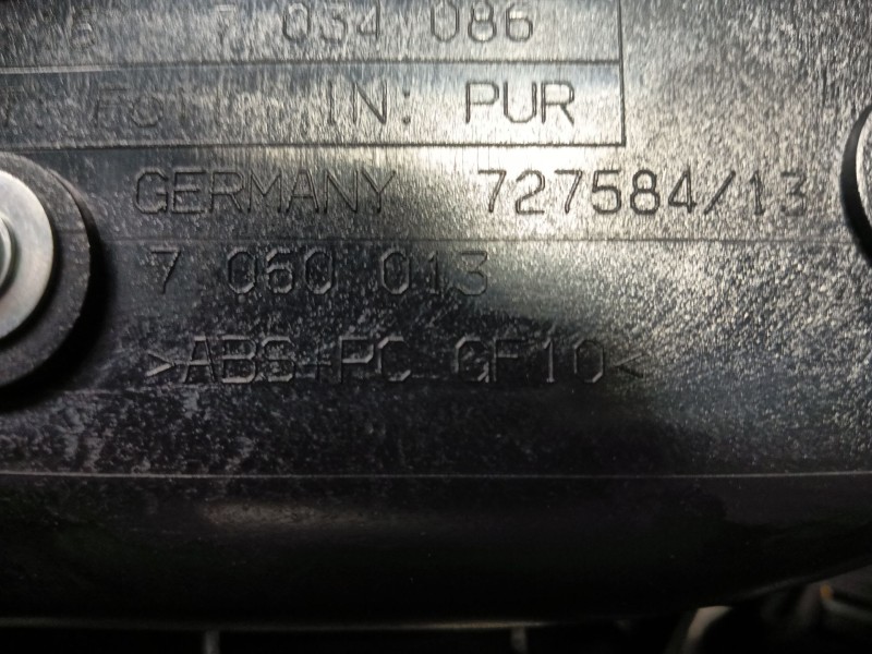 Recambio de apoyabrazos central para bmw 5 (e60) 530 i referencia OEM IAM 72758413 51167034086 7060013