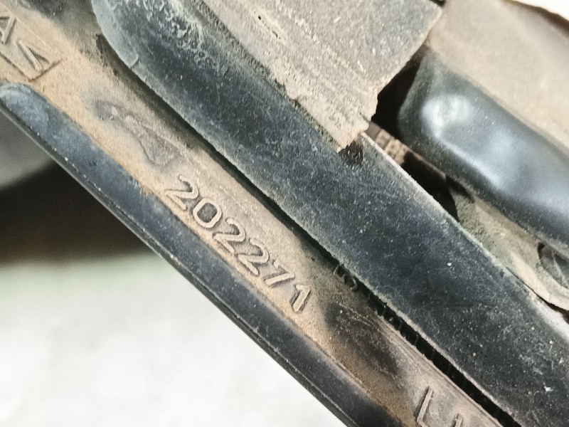 Recambio de retrovisor izquierdo para volkswagen polo berlina (6n1) básico referencia OEM IAM   