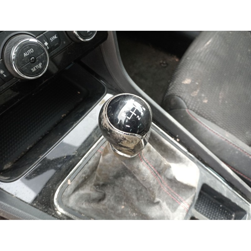 Recambio de pomo palanca cambio para seat leon (5f1) 1.4 tsi referencia OEM IAM 5F1711113AKMHH  