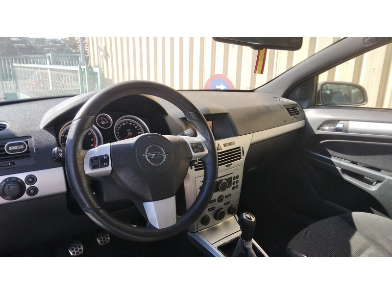 opel astra h gtc (a04) del año 2005
