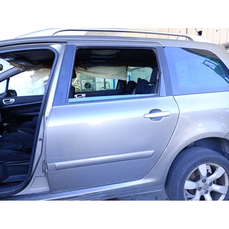 Recambio de puerta trasera izquierda para peugeot 307 sw (3h) 1.6 hdi 110 referencia OEM IAM   