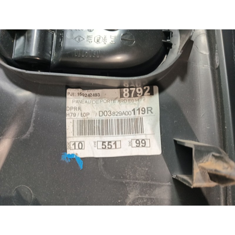 Recambio de guarnecido puerta trasera derecha para dacia duster ambiance 4x2 referencia OEM IAM   