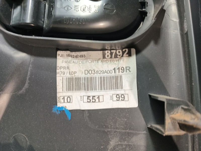 Recambio de guarnecido puerta trasera derecha para dacia duster ambiance 4x2 referencia OEM IAM   