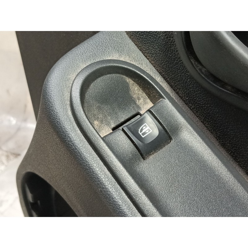 Recambio de guarnecido puerta delantera derecha para dacia duster ambiance 4x2 referencia OEM IAM   