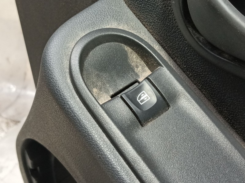 Recambio de guarnecido puerta delantera derecha para dacia duster ambiance 4x2 referencia OEM IAM   