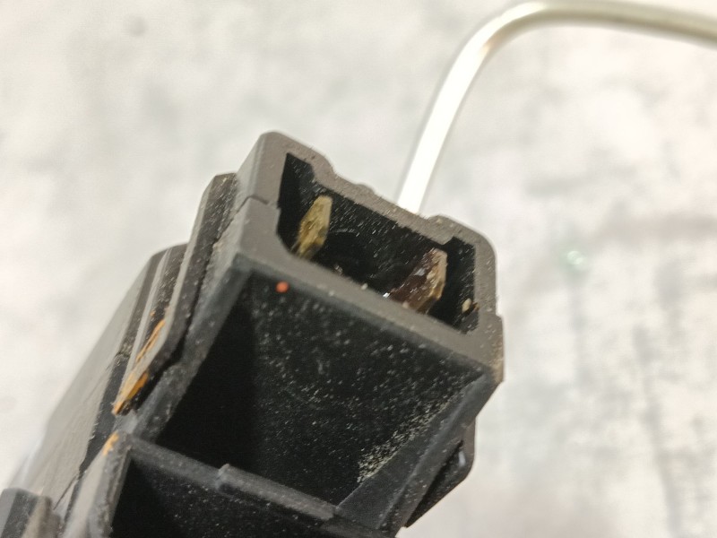 Recambio de cerradura puerta delantera derecha para dacia duster ambiance 4x2 referencia OEM IAM   