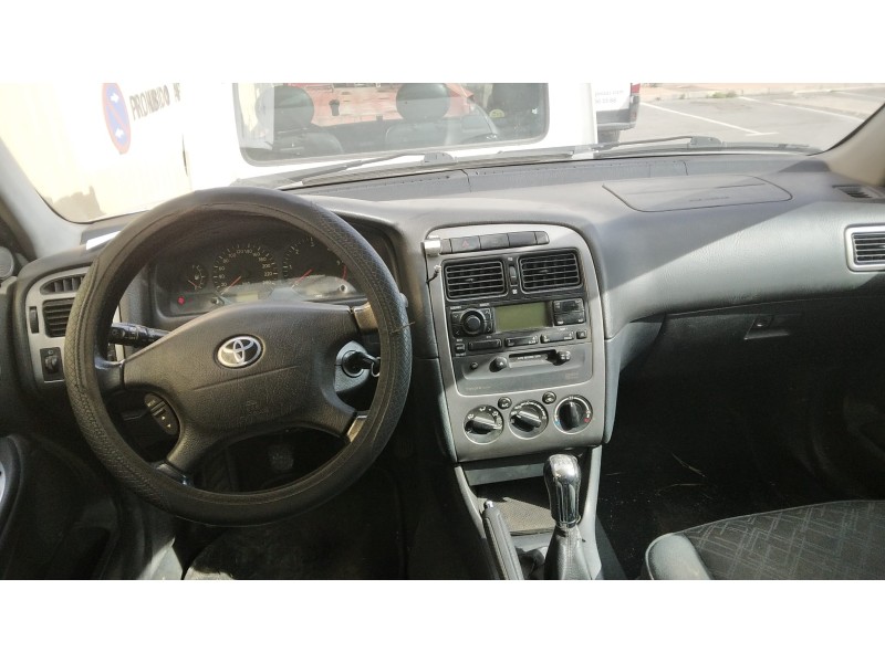 toyota avensis (_t22_) del año 2002