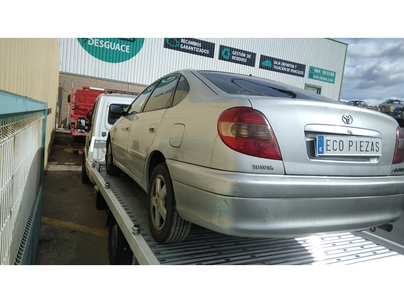 toyota avensis (_t22_) del año 2002
