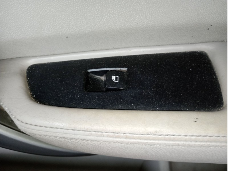 Recambio de mando elevalunas delantero derecho para bmw 1 (e87) 120 d referencia OEM IAM   