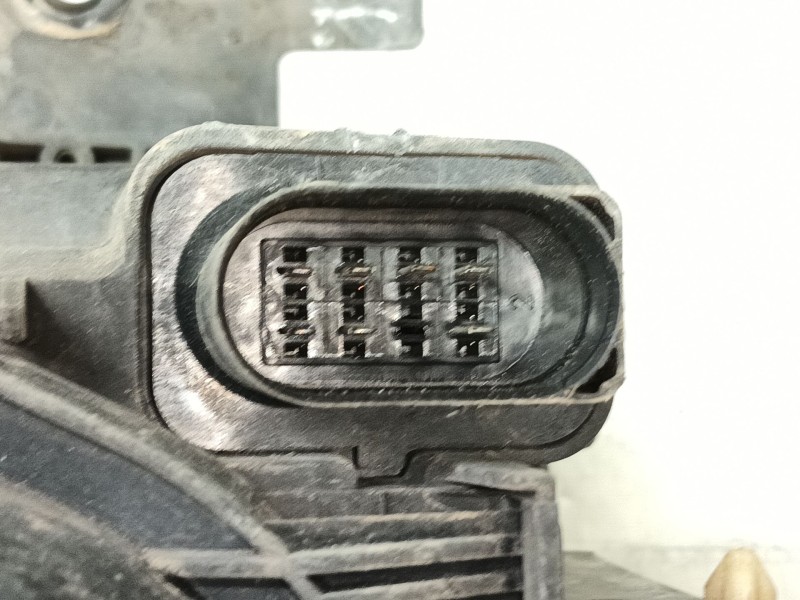 Recambio de faro izquierdo para volkswagen polo berlina (6n2) conceptline referencia OEM IAM   