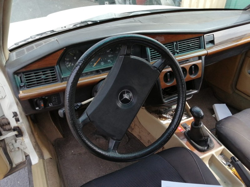 mercedes-benz 190 (w201) del año 1985