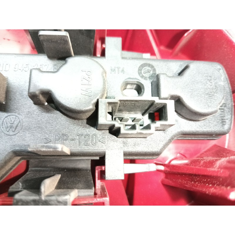 Recambio de piloto trasero izquierdo para volkswagen polo berlina (6n2) conceptline referencia OEM IAM  6N0945095H 