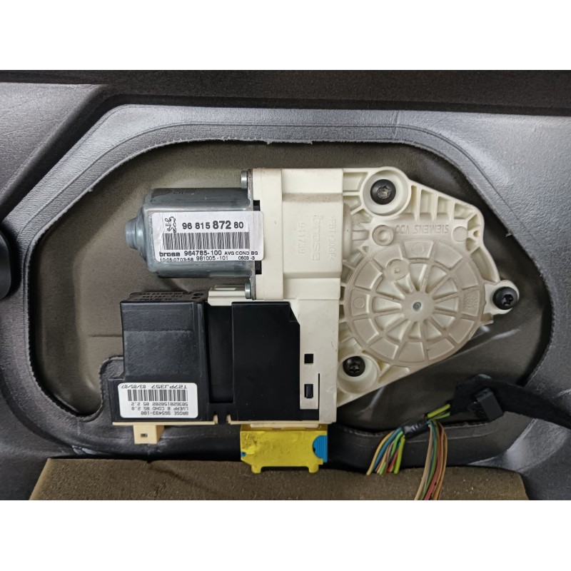 Recambio de puerta delantera izquierda para peugeot 307 sw (3h) 1.6 hdi 110 referencia OEM IAM   