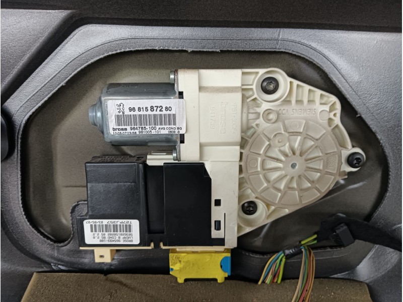 Recambio de puerta delantera izquierda para peugeot 307 sw (3h) 1.6 hdi 110 referencia OEM IAM   