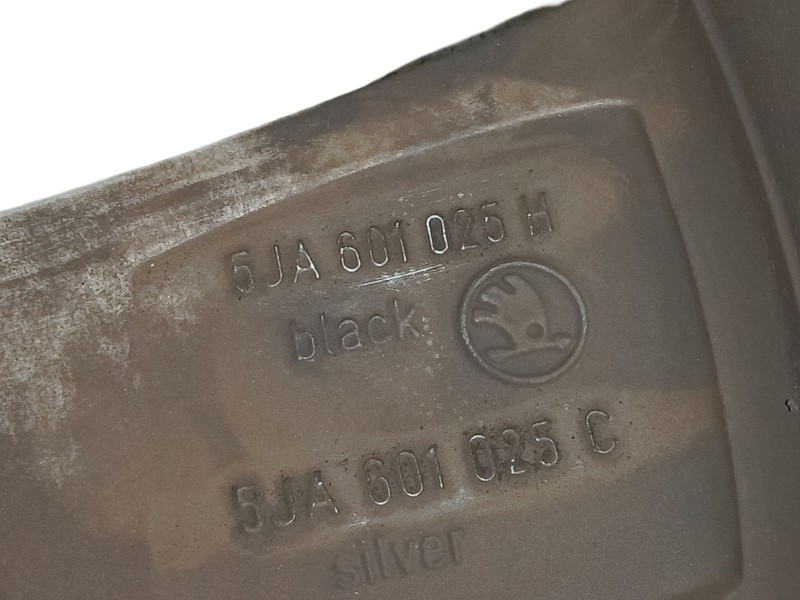 Recambio de llanta para skoda rapid spaceback (nh1) 1.6 tdi referencia OEM IAM 5JA601025H ET46 7Jx17H2