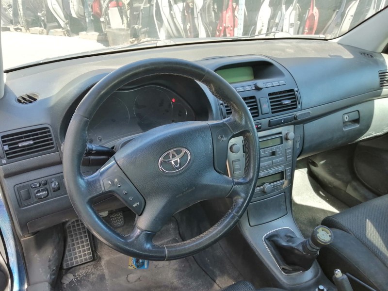 toyota avensis sedán (_t25_) del año 2006