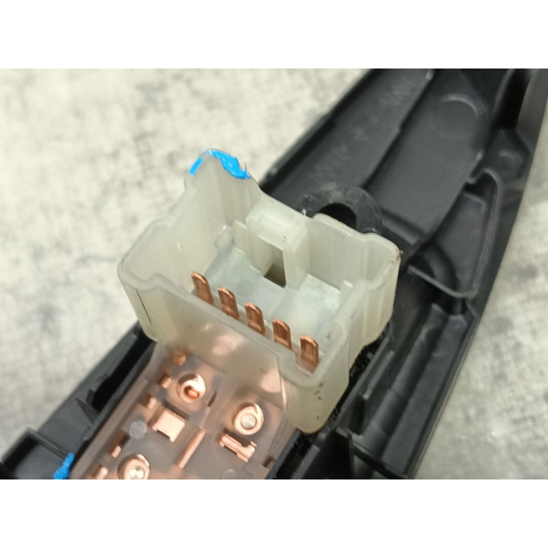Recambio de mando elevalunas trasero derecho para nissan qashqai ii suv (j11, j11_) 1.2 dig-t referencia OEM IAM   
