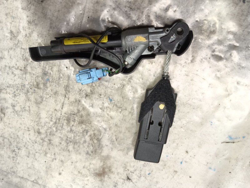 Recambio de enganche cinturon delantero derecho para citroën c2 furio referencia OEM IAM   