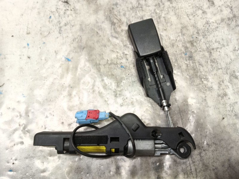Recambio de enganche cinturon delantero derecho para citroën c2 furio referencia OEM IAM   