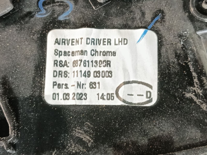 Recambio de rejilla aireadora para renault captur ii referencia OEM IAM 1114903003 687611390R 