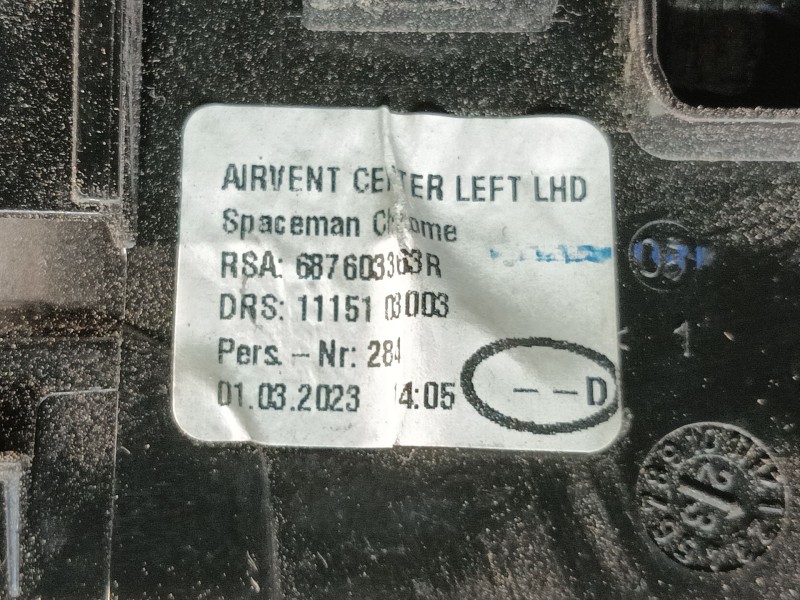 Recambio de rejilla aireadora para renault captur ii referencia OEM IAM 1115103003 687603363R 