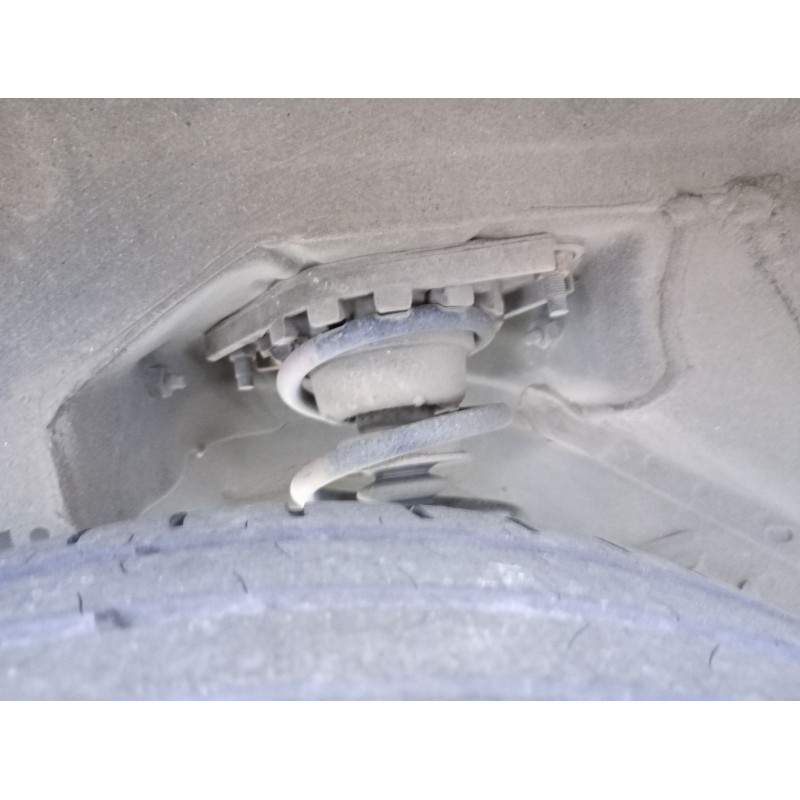 Recambio de amortiguador trasero derecho para nissan almera ii hatchback (n16) 1.8 referencia OEM IAM   