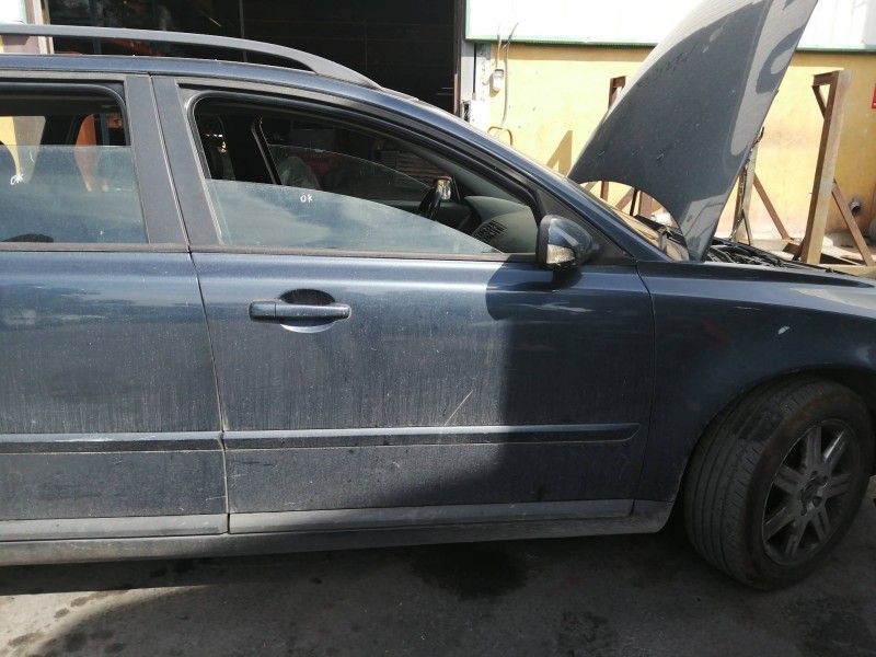 Recambio de puerta delantera derecha para volvo v50 familiar 2.0 diesel cat referencia OEM IAM   